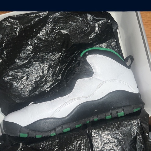 Kicks - Picture 2 of 3